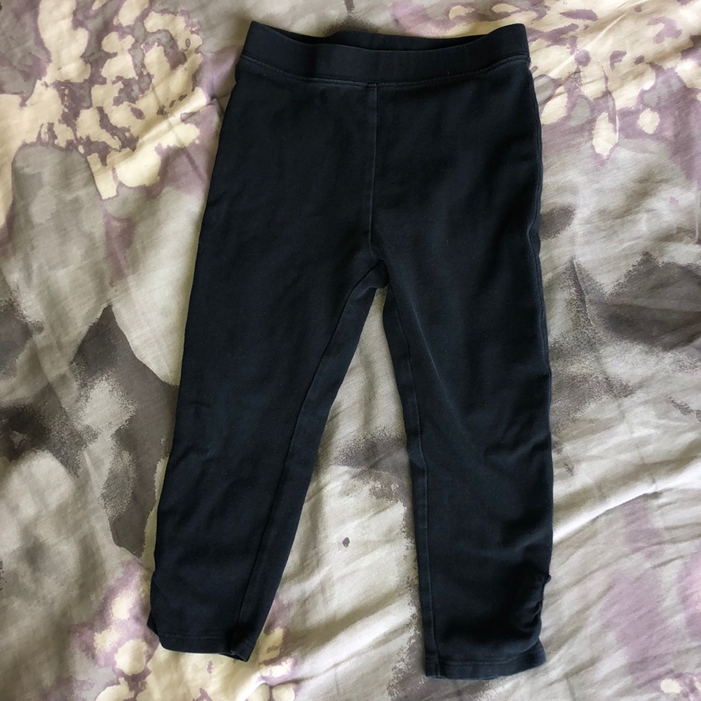 Jumping beans, black leggings